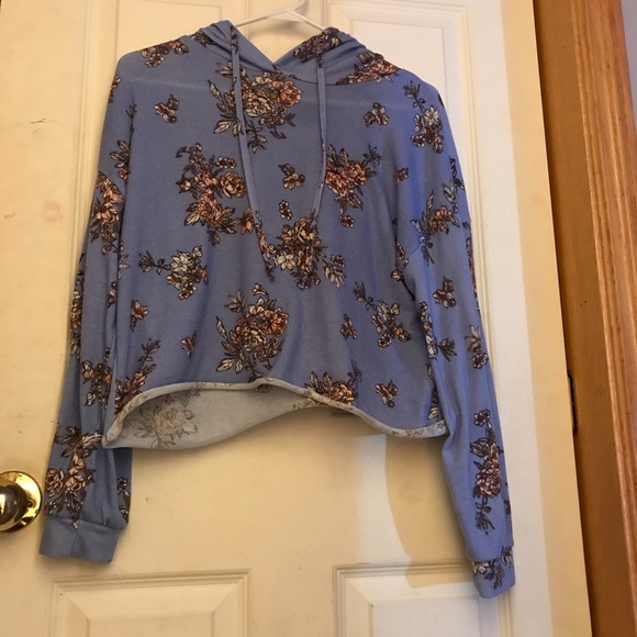 Long sleeve light weight cropped hoodies (bundle) - Picture 3 of 5